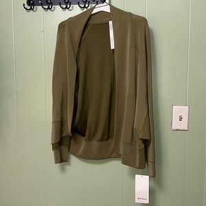 Lululemon Softstreme dropped sleeve wrap NWT bronze green